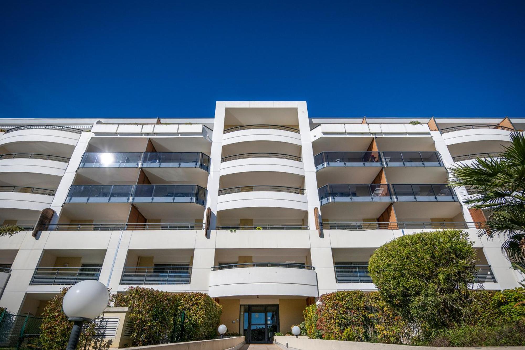 Nemea Appart Hotel Le Lido Cagnes Sur Mer Exterior photo