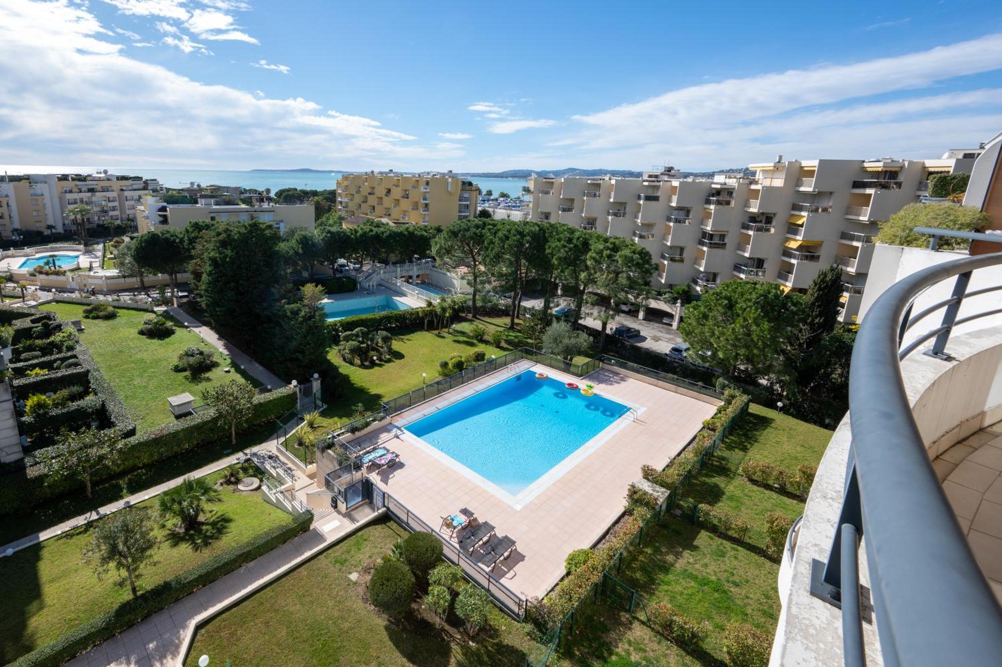 Nemea Appart Hotel Le Lido Cagnes Sur Mer Exterior photo